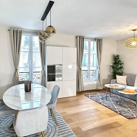 1561 - Family In Olympic Games 2024 Apartment
